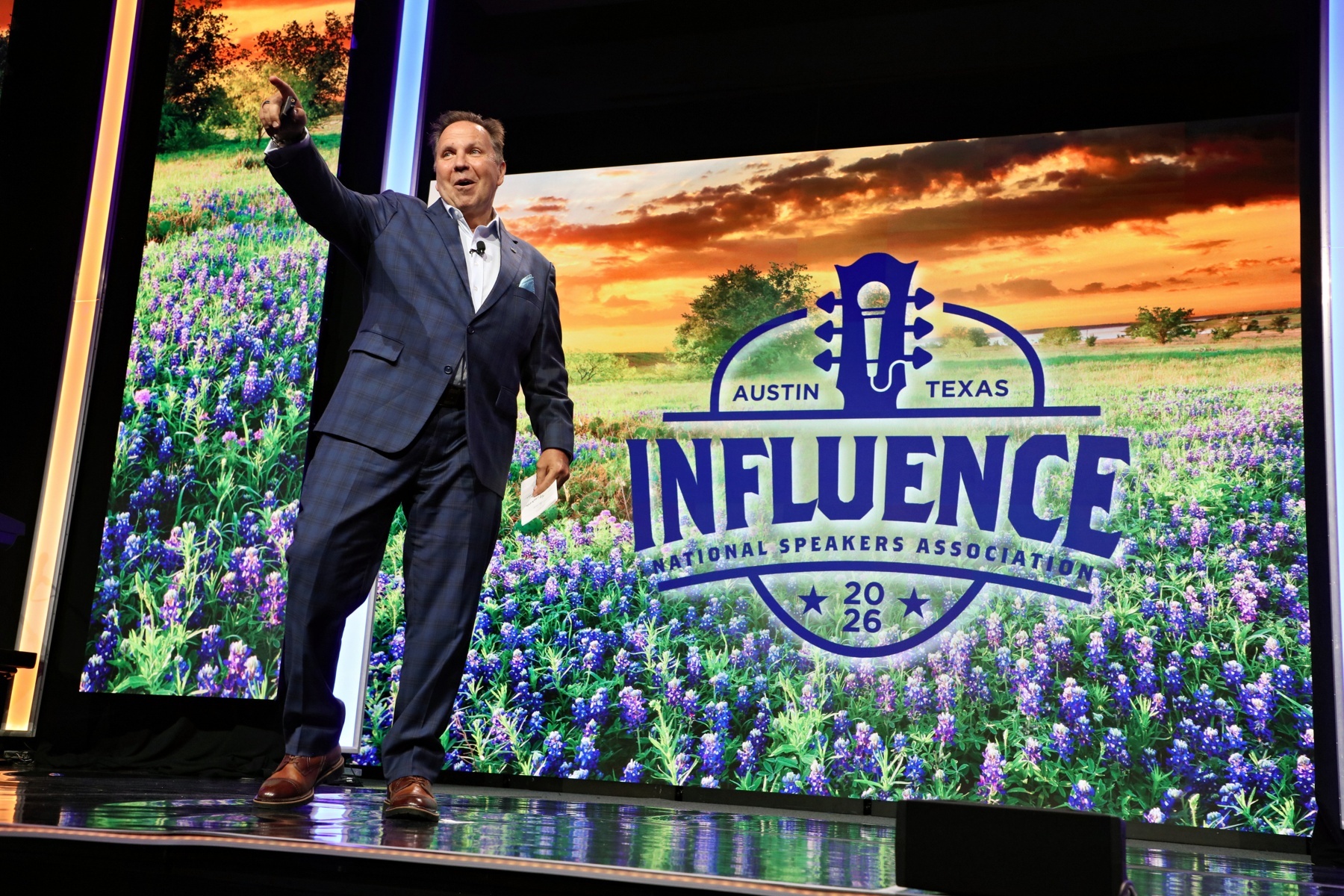 Don Yaeger speaking on stage